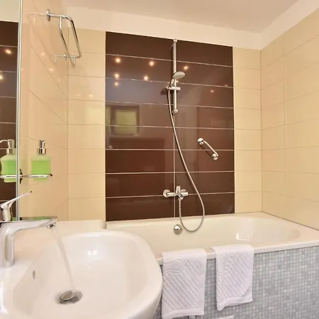 Prázdninový dům Five Bedroom Holiday In Makarská
